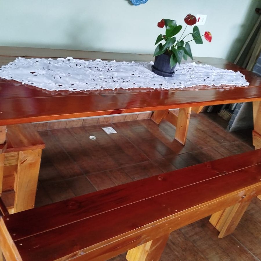 Conjunto banco que vira mesa