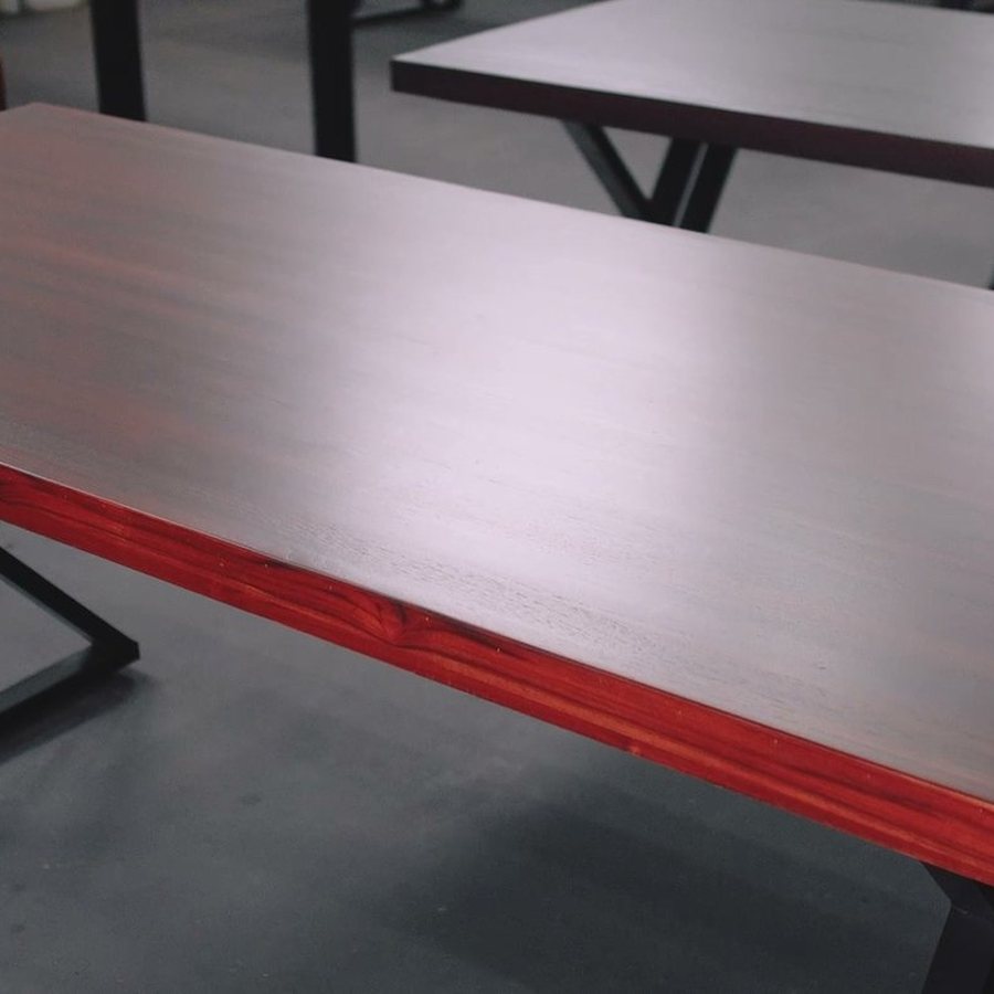 Mesa industrial tampo mogno pés de ferro